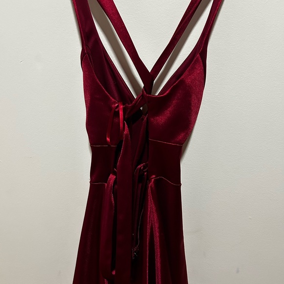 Windsor Burgundy Satin Strapless V-Neck Dress - Picture 2 of 4